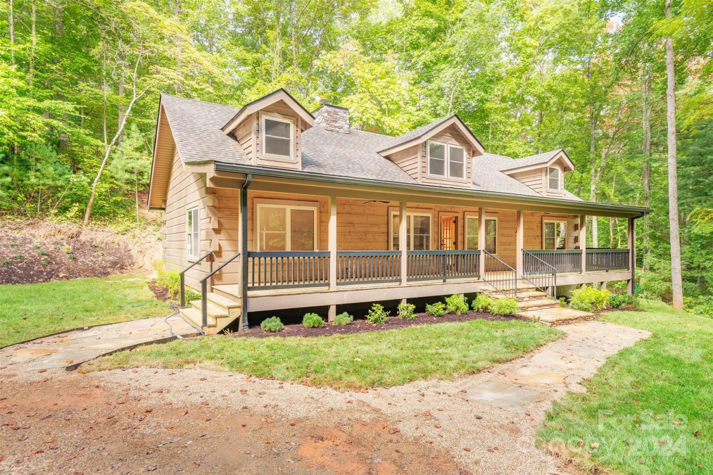 10 Leisure Way Weaverville, NC 28787