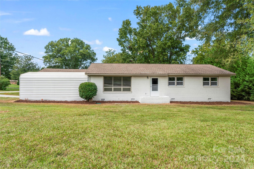 2697 Knotty Pine Dr Lancaster, SC 29720