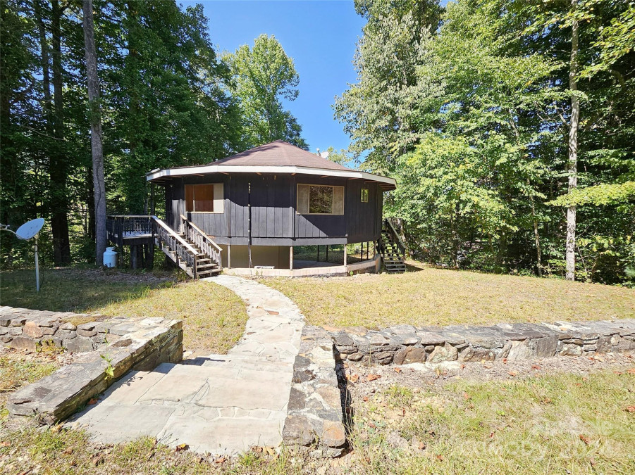 144 Lucille Ln Green Mountain, NC 28740