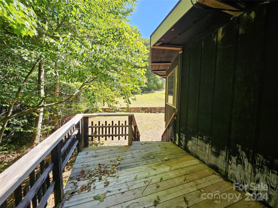 144 Lucille Ln Green Mountain, NC 28740