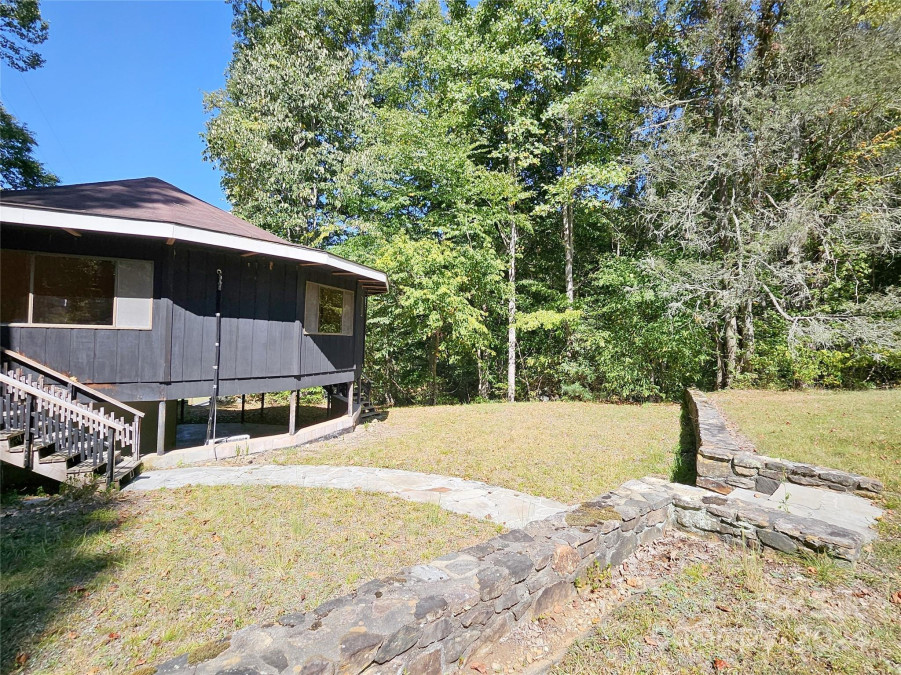 144 Lucille Ln Green Mountain, NC 28740