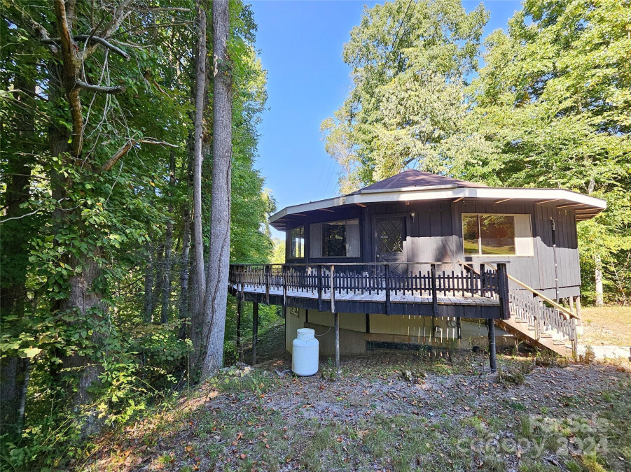 144 Lucille Ln Green Mountain, NC 28740