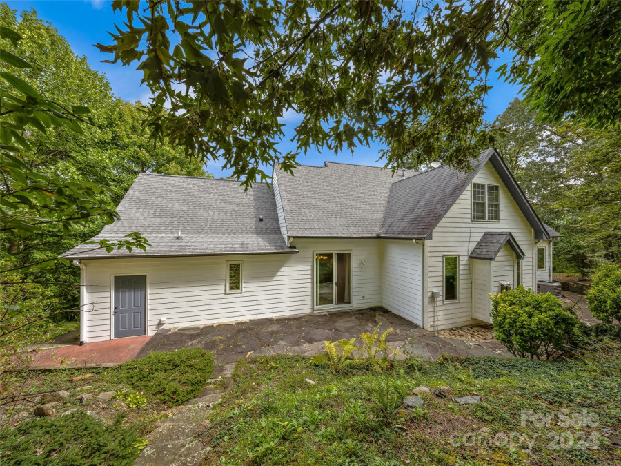 23 Clear Vista Dr Asheville, NC 28805