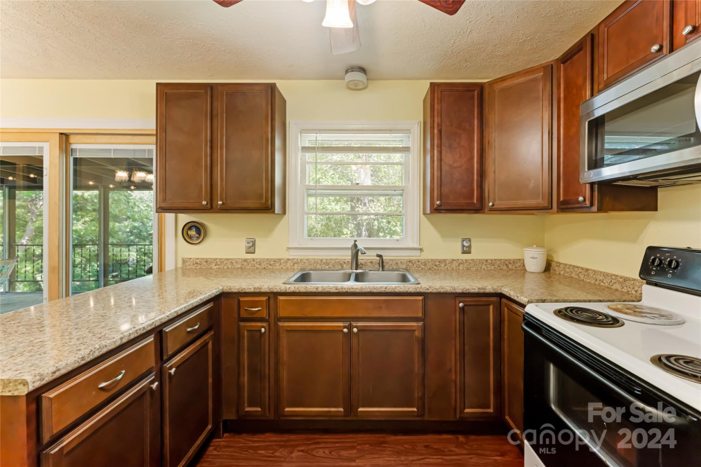 64 Marlowe Dr Asheville, NC 28801