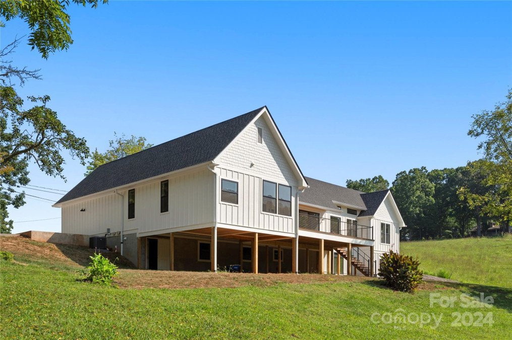 39 Dula Springs Rd Weaverville, NC 28787