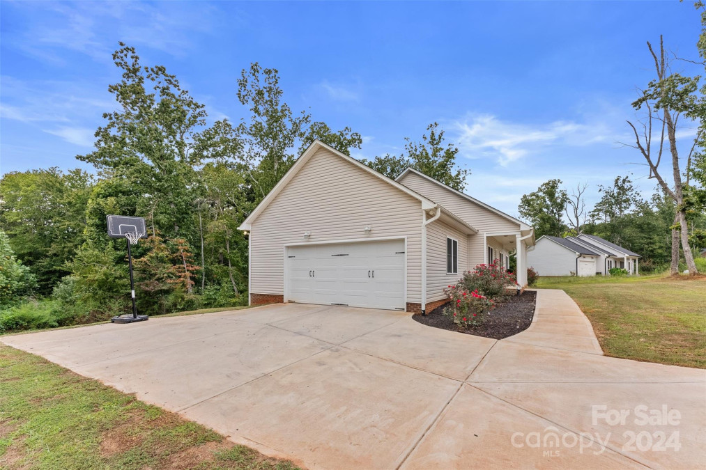 1706 Ivey Ct Maiden, NC 28650