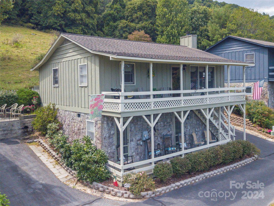 21 Flint Ln Maggie Valley, NC 28751