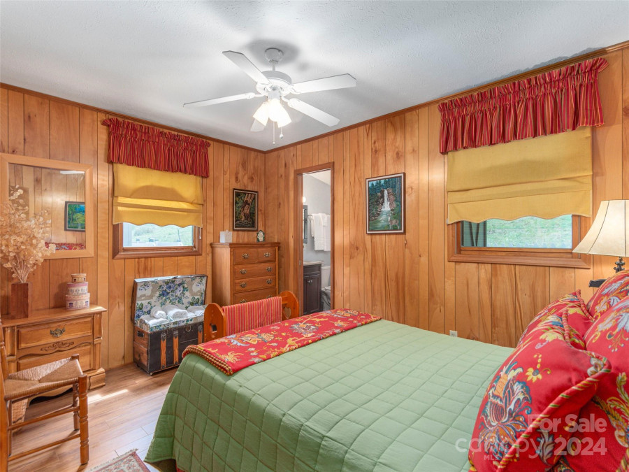 21 Flint Ln Maggie Valley, NC 28751