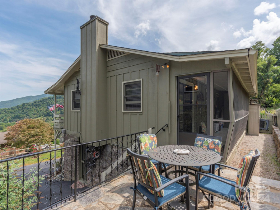 21 Flint Ln Maggie Valley, NC 28751