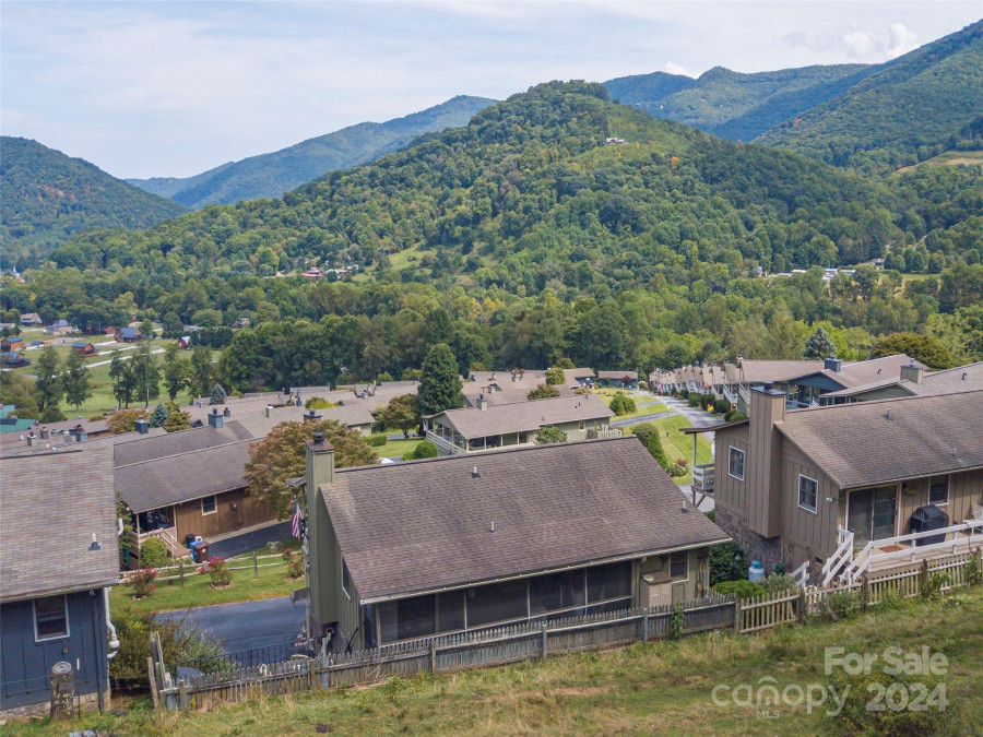 21 Flint Ln Maggie Valley, NC 28751