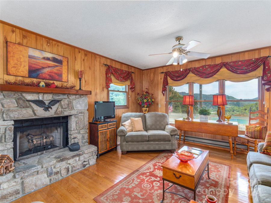 21 Flint Ln Maggie Valley, NC 28751