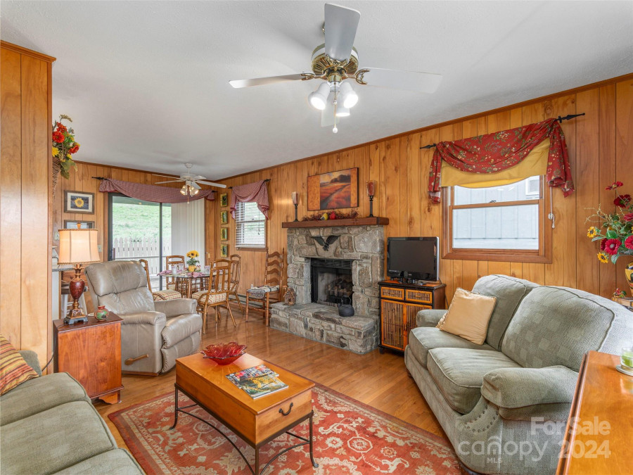 21 Flint Ln Maggie Valley, NC 28751