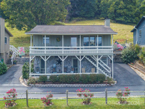 21 Flint Ln Maggie Valley, NC 28751