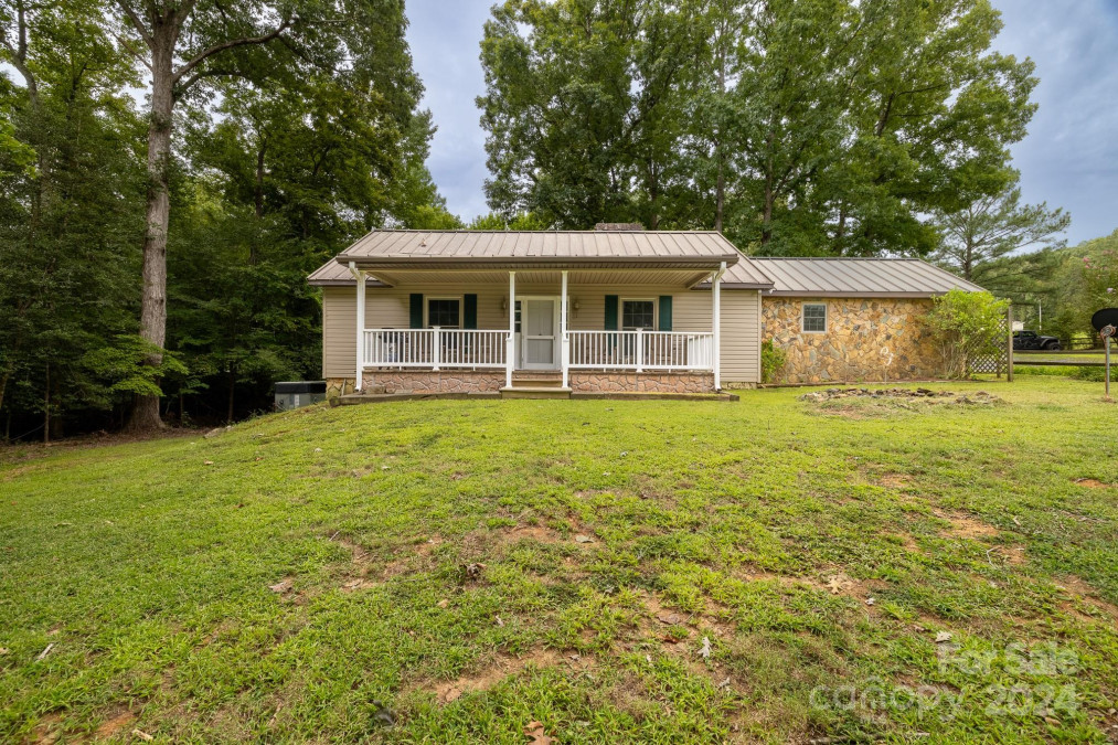 1221 Fairfield Rd Mount Gilead, NC 27371