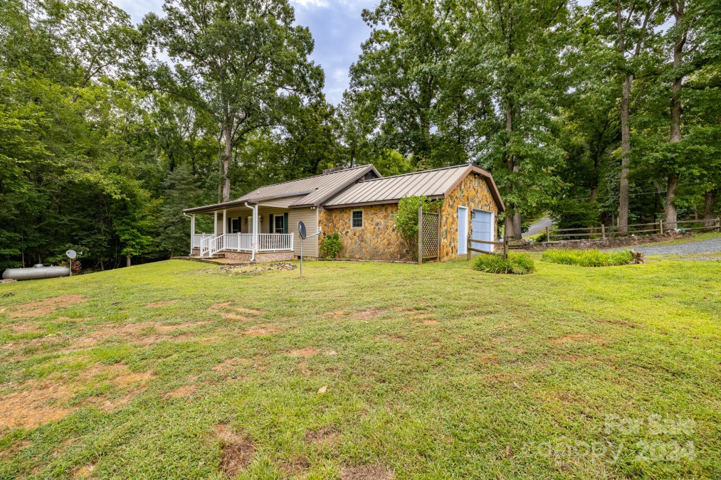 1221 Fairfield Rd Mount Gilead, NC 27371