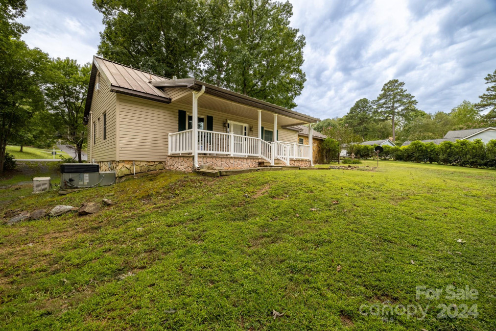 1221 Fairfield Rd Mount Gilead, NC 27371