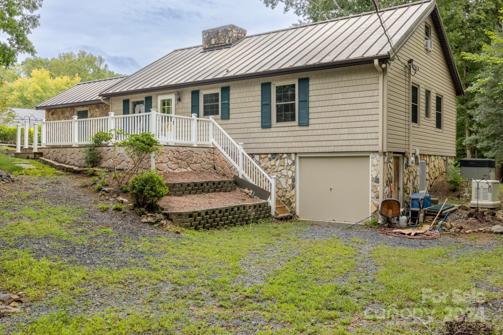 1221 Fairfield Rd Mount Gilead, NC 27371