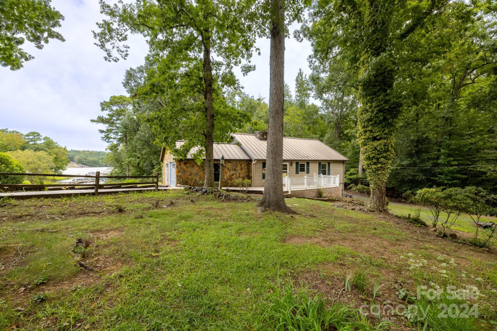 1221 Fairfield Rd Mount Gilead, NC 27371