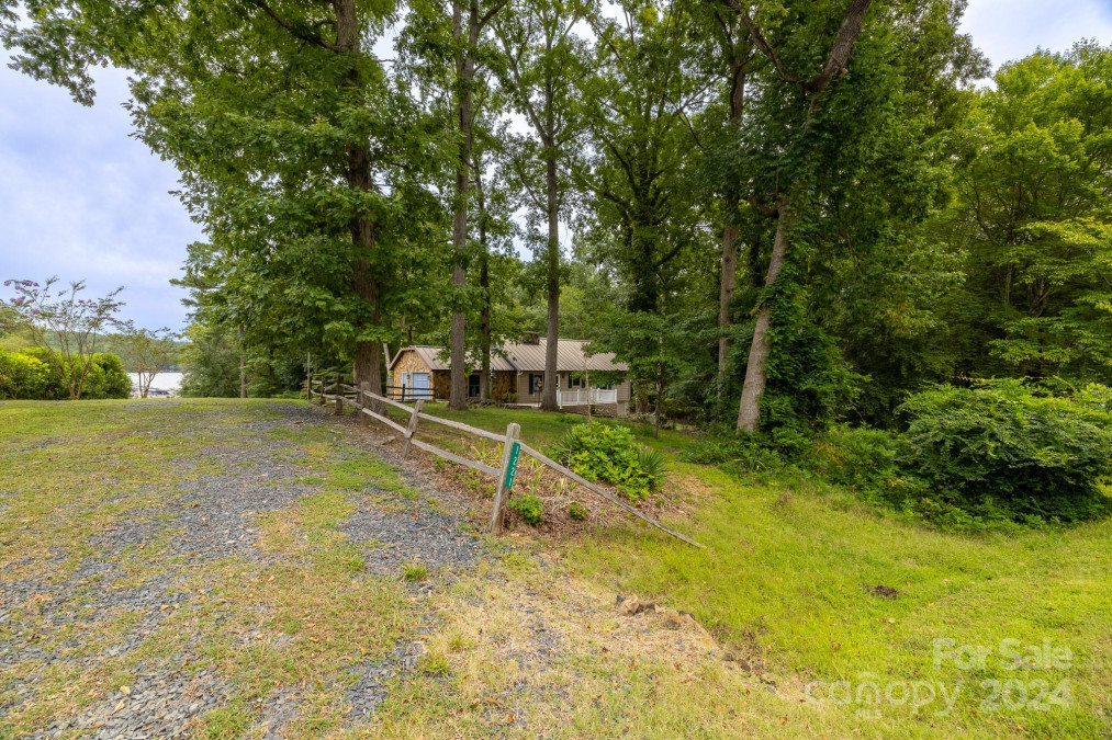 1221 Fairfield Rd Mount Gilead, NC 27371