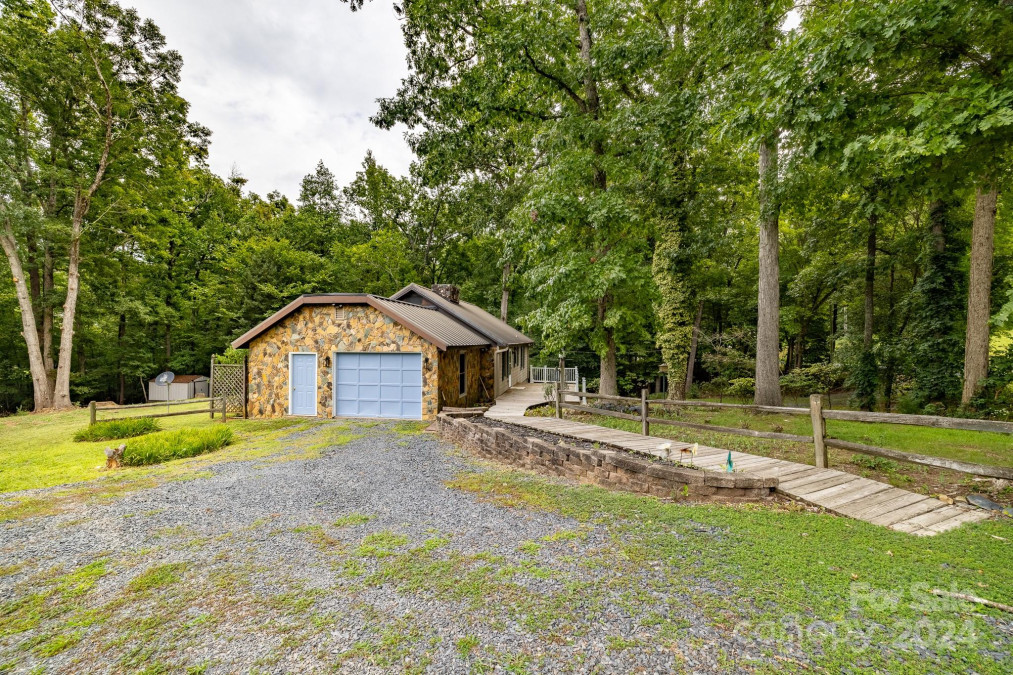 1221 Fairfield Rd Mount Gilead, NC 27371