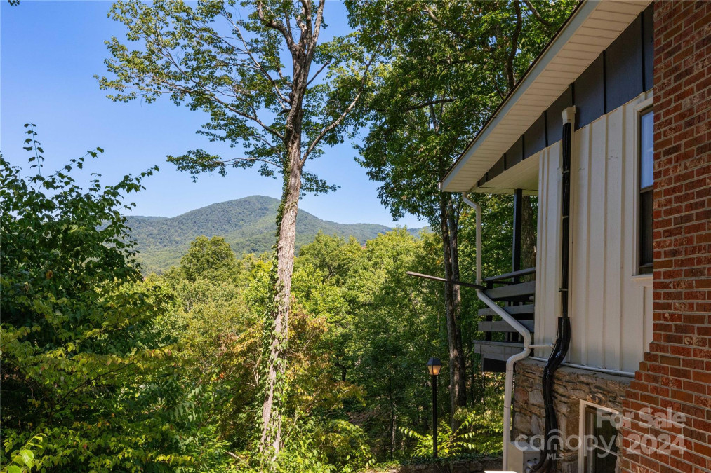 330 Overlook Dr Maggie Valley, NC 28751