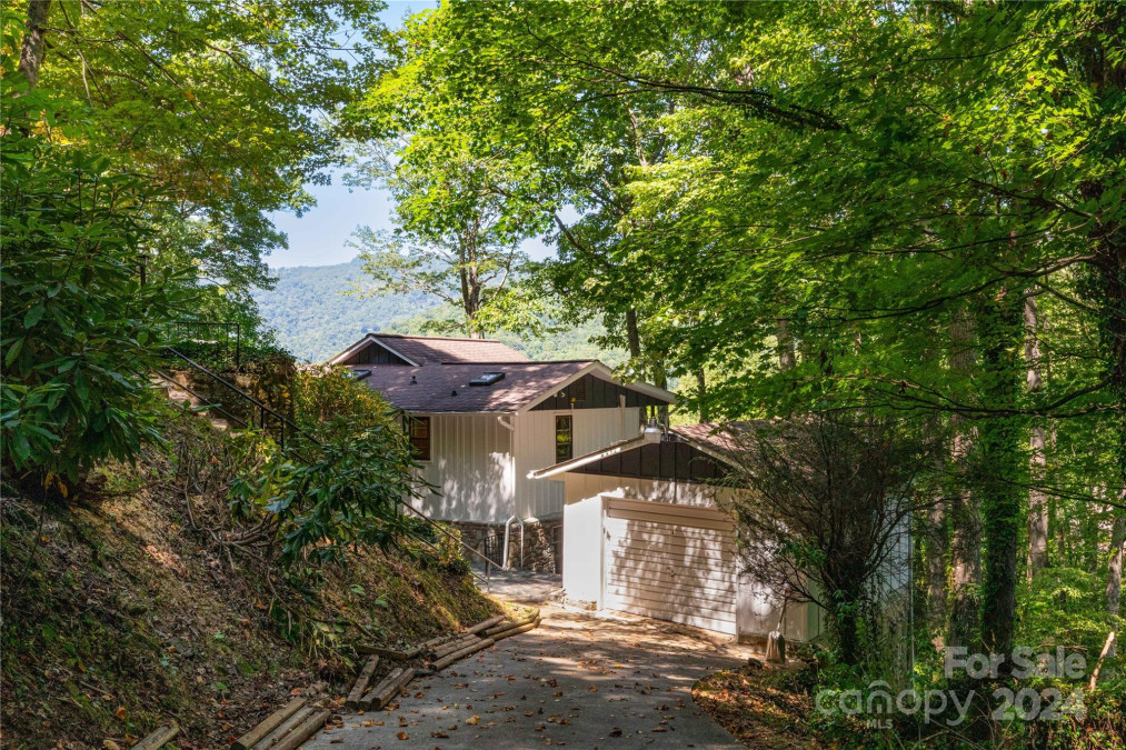 330 Overlook Dr Maggie Valley, NC 28751