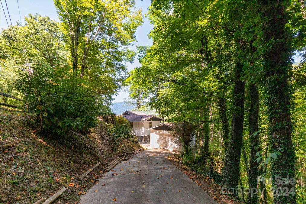 330 Overlook Dr Maggie Valley, NC 28751