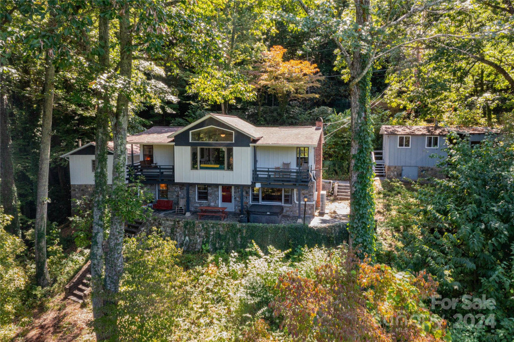 330 Overlook Dr Maggie Valley, NC 28751