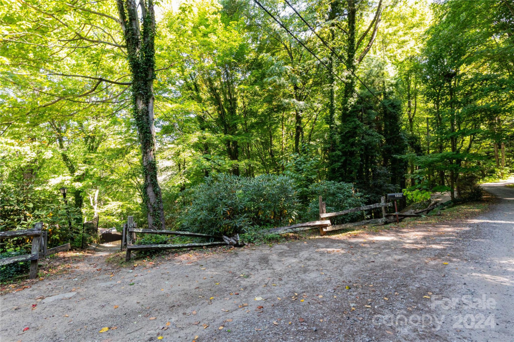 330 Overlook Dr Maggie Valley, NC 28751