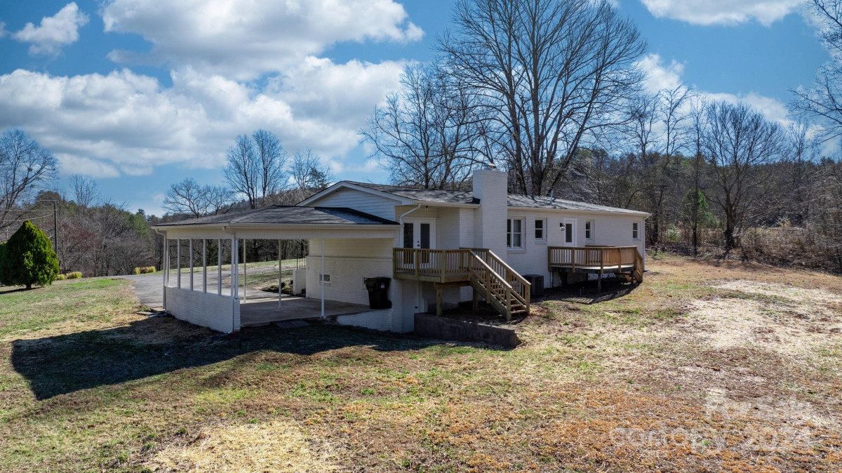 3863 River Rd Morganton, NC 28655