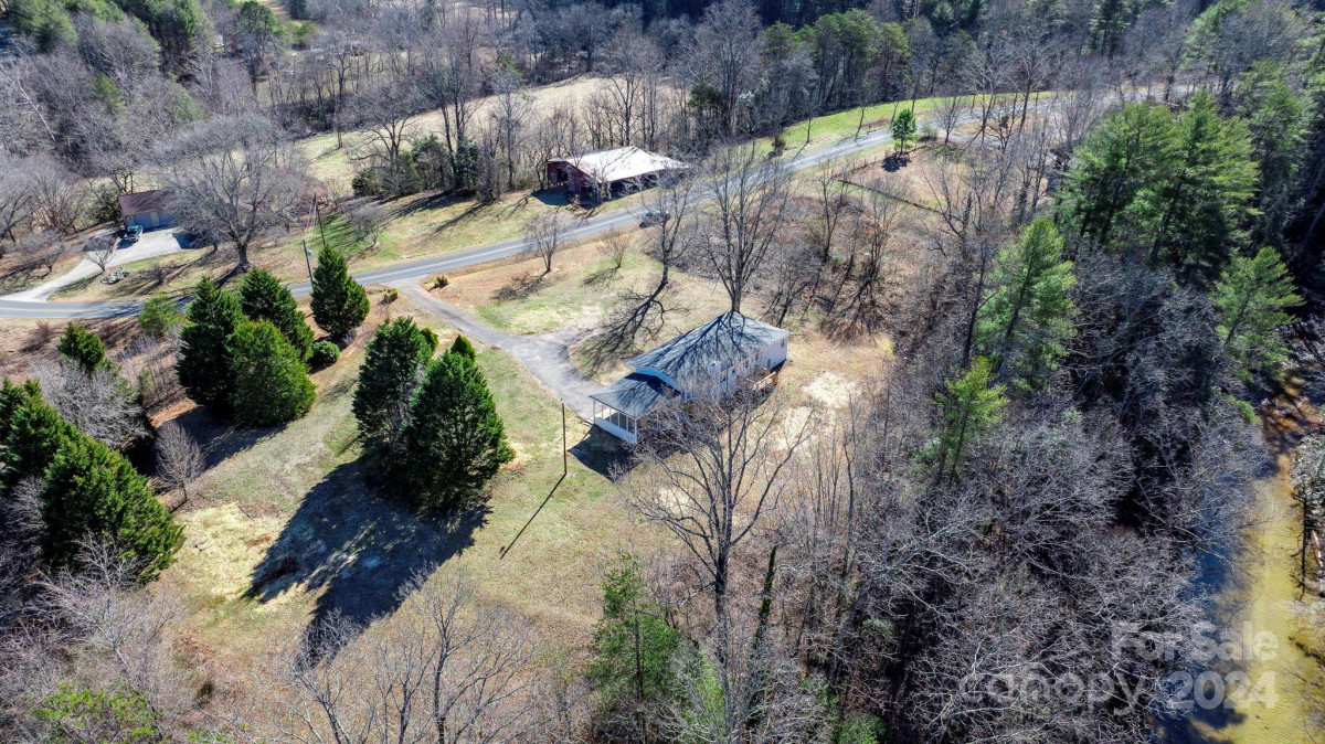 3863 River Rd Morganton, NC 28655