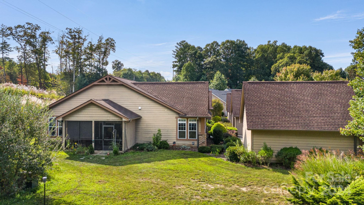 21 Foxtail Ct Hendersonville, NC 28792