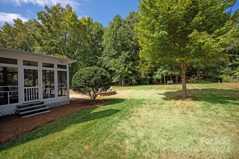 6175 Hunter Ln Matthews, NC 28104