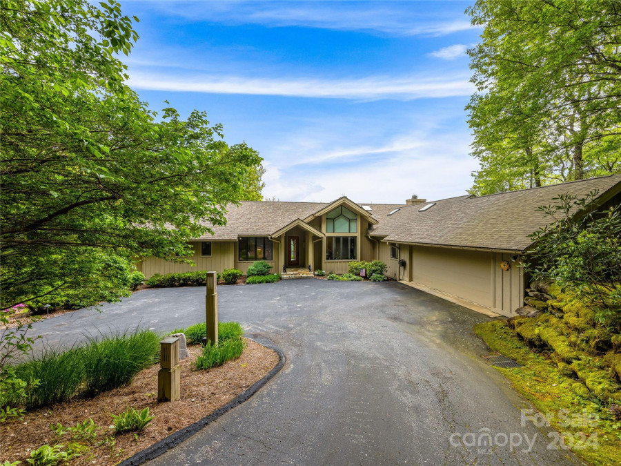 721 Lakeside Dr Lake Toxaway, NC 28747