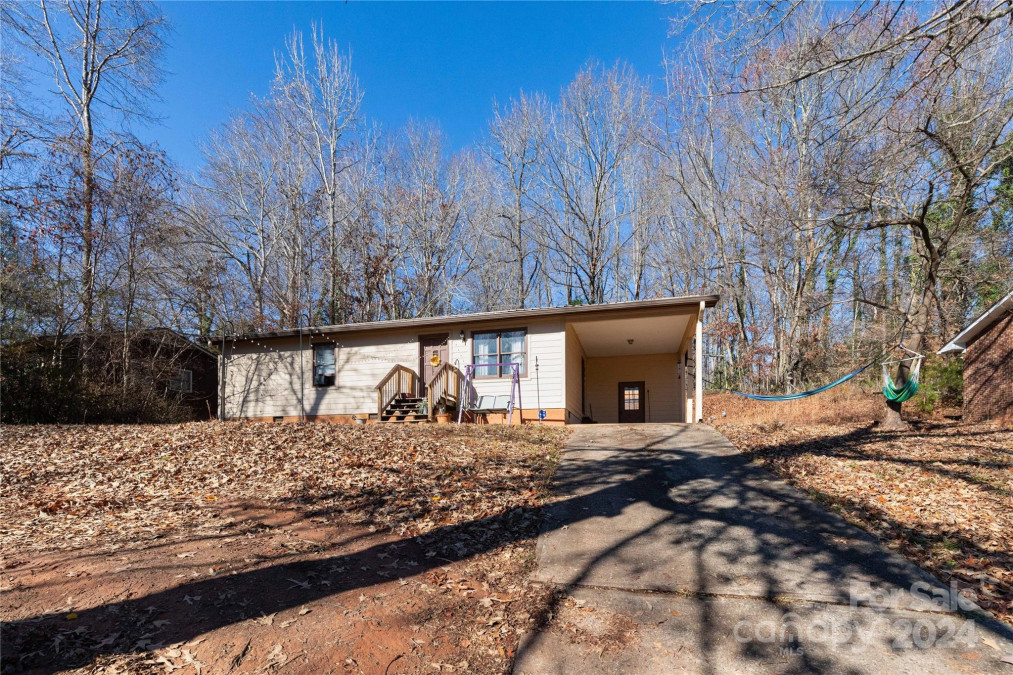 569 Peak St Columbus, NC 28722