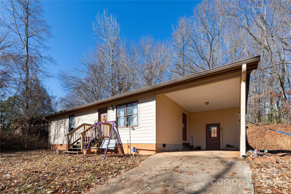 569 Peak St Columbus, NC 28722