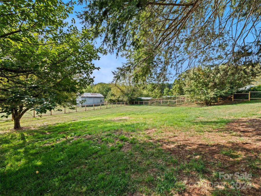 15 Scottdale Rd Canton, NC 28716