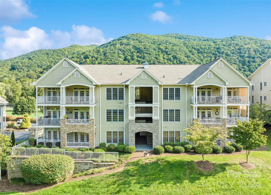 65 Glenview Ln Maggie Valley, NC 28751