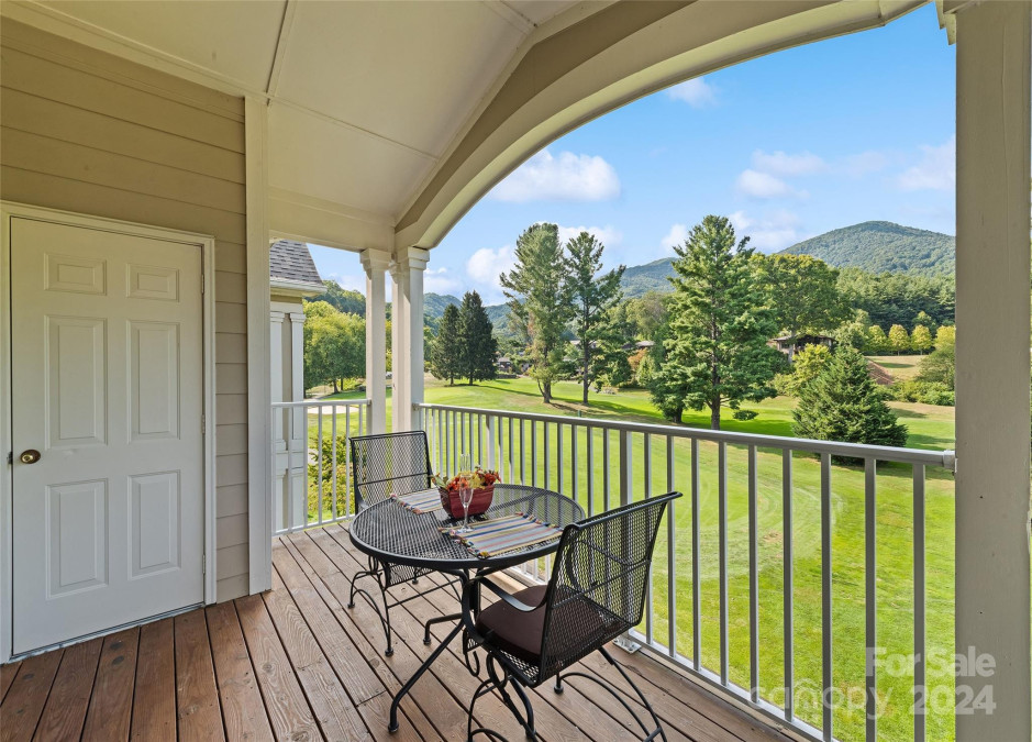 65 Glenview Ln Maggie Valley, NC 28751