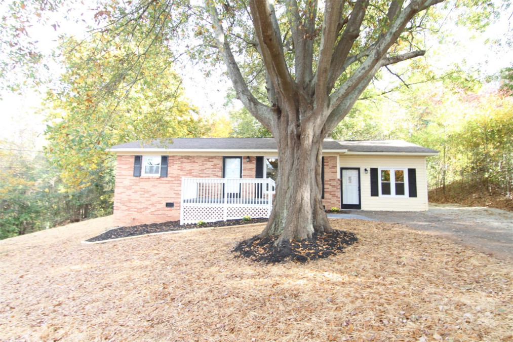 114 Forestway Dr Mount Holly, NC 28120