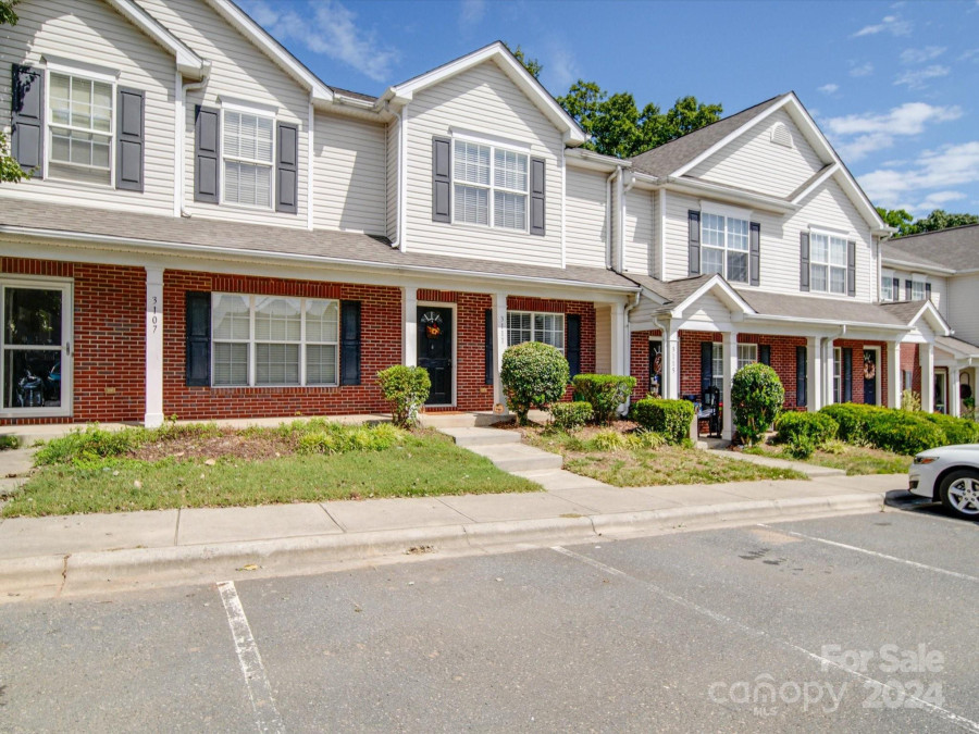 3111 Golden Dale Ln Charlotte, NC 28262