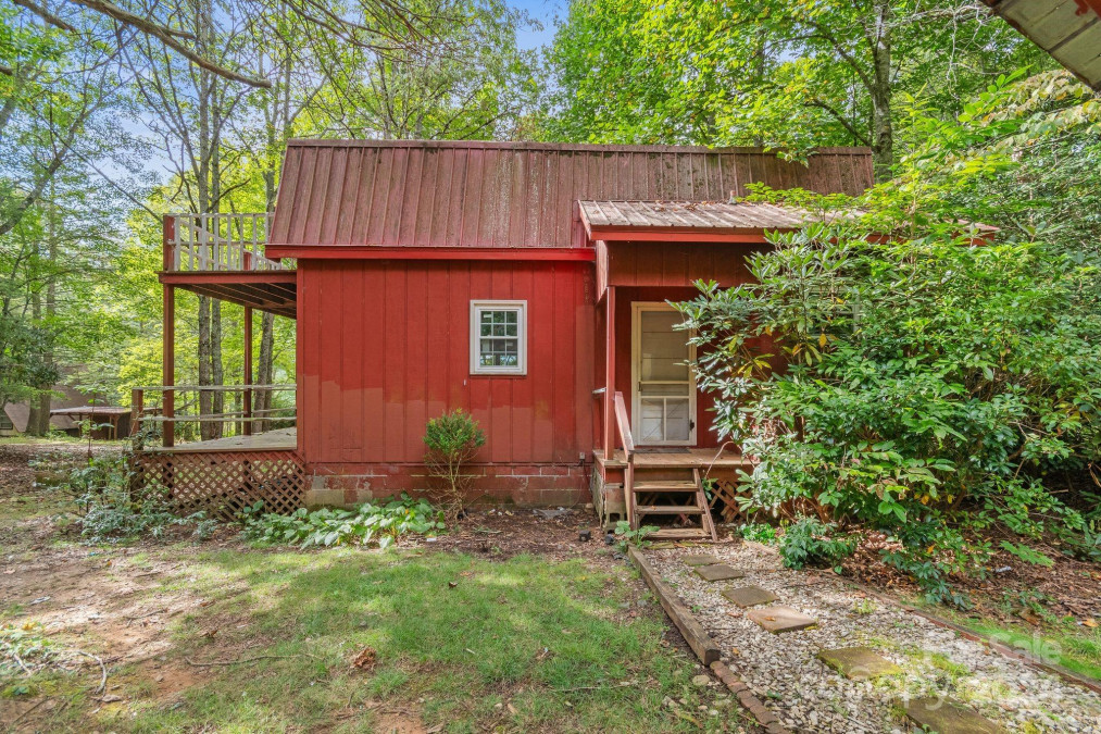 51 Poverty Hill Ln Burnsville, NC 28714