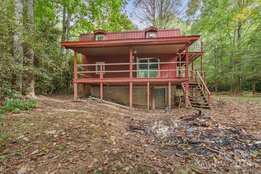 51 Poverty Hill Ln Burnsville, NC 28714