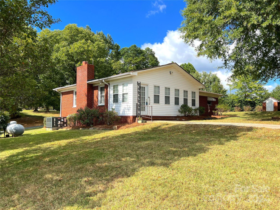 937 Page St Mount Pleasant, NC 28124