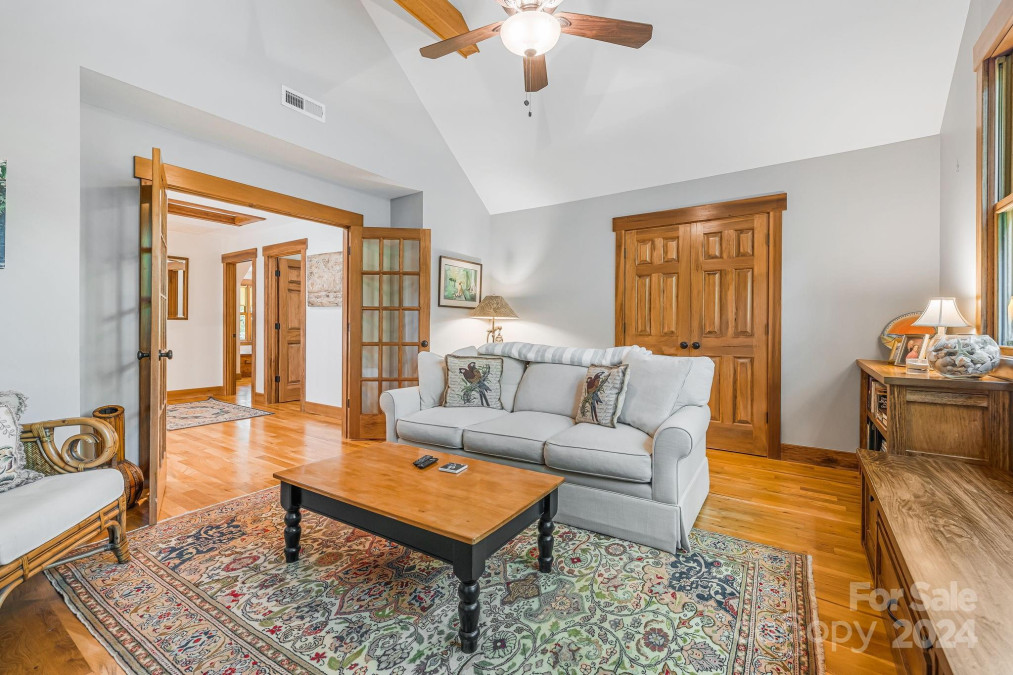 100 Village Pointe Ln Asheville, NC 28803