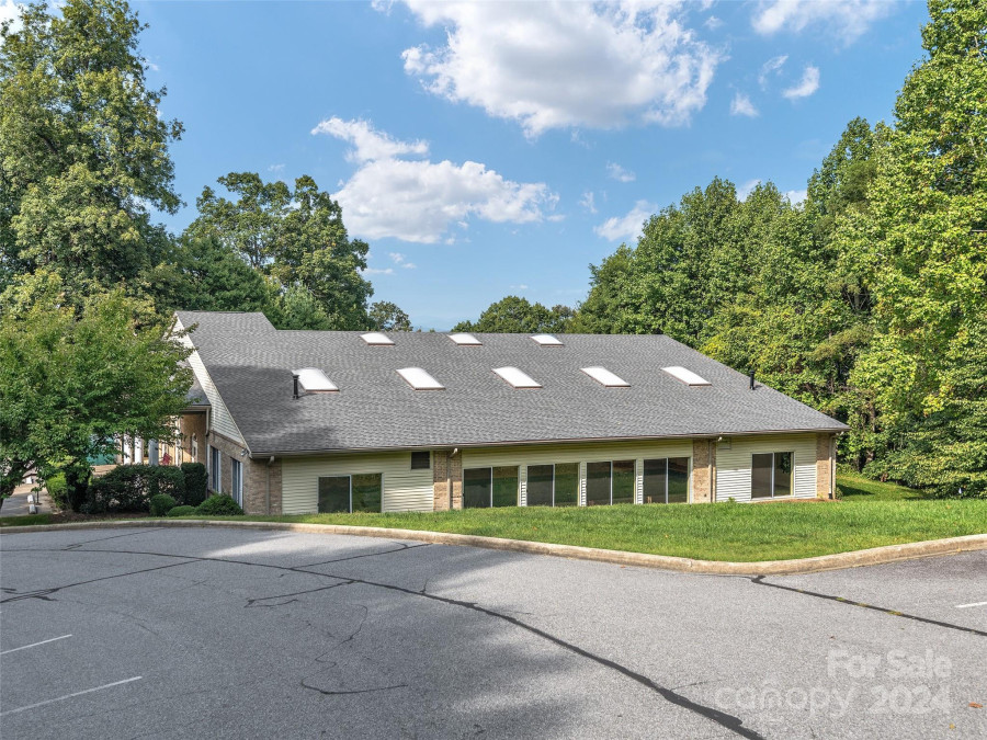 105 Valley Hill Dr Hendersonville, NC 28791