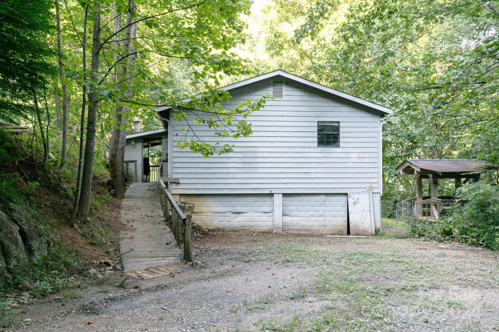 242 Moody Cove Rd Weaverville, NC 28787