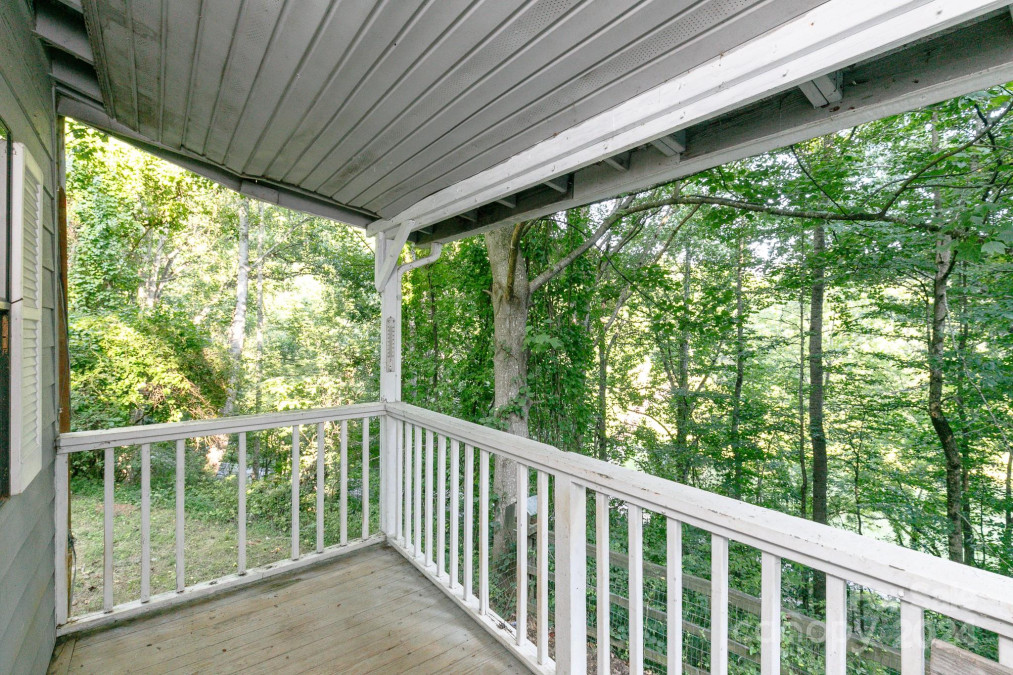 242 Moody Cove Rd Weaverville, NC 28787