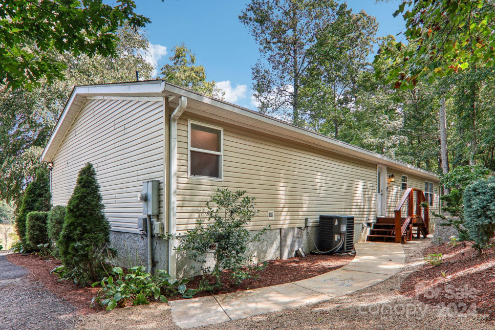 18 Spencer Rd Candler, NC 28715