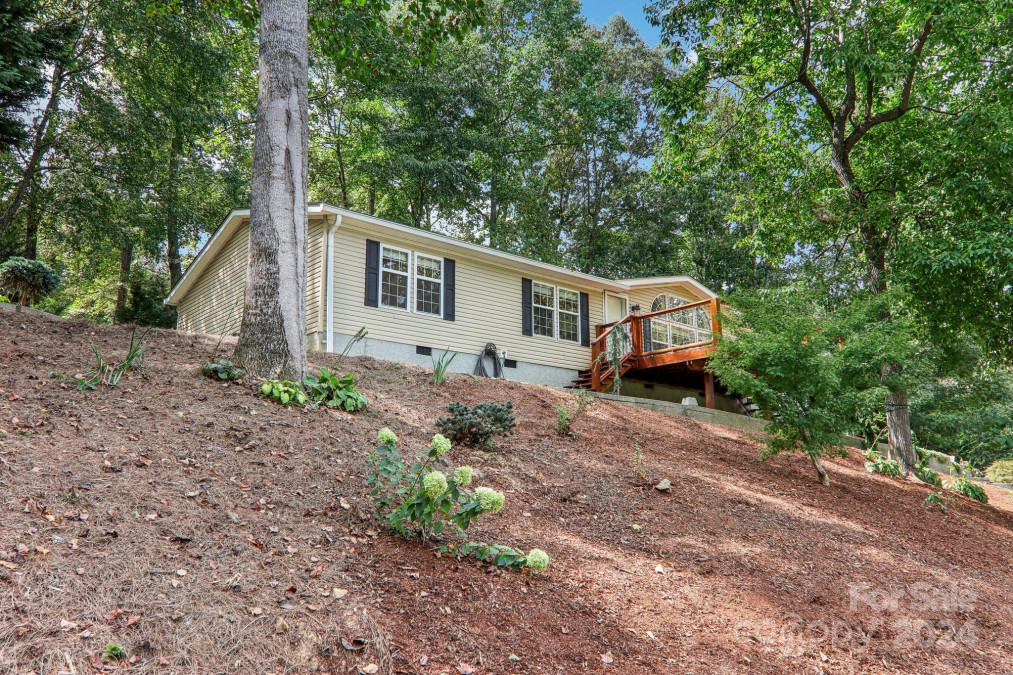 18 Spencer Rd Candler, NC 28715